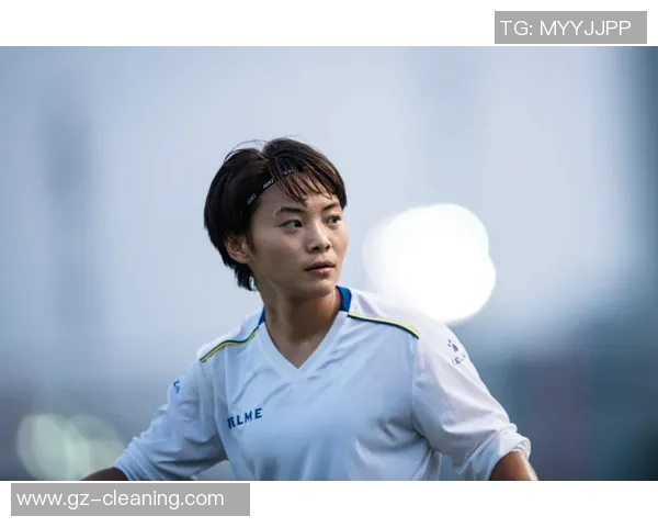 足球明星王霜高清图片展示她的风采与魅力让我们一起欣赏这位女足传奇的精彩瞬间